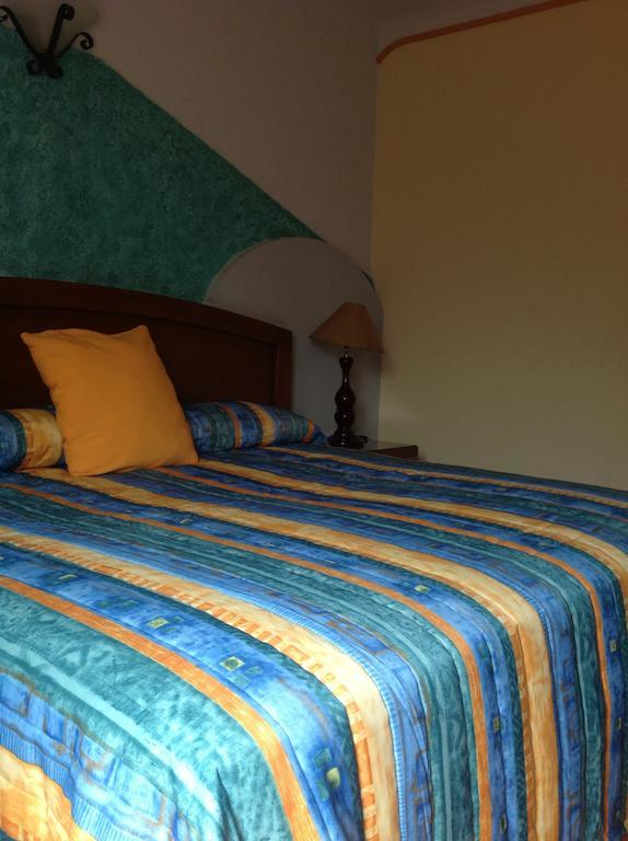 Hotel Plaza Rubio Amatitan Zimmer foto